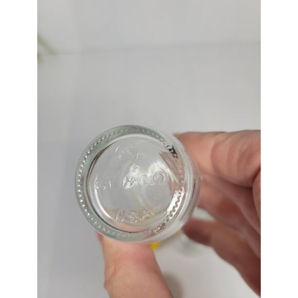 Vintage Gemco Salt and Pepper Shakers, Yellow and Red Plastic Tops Retro Kitchen - Picture 4 of 4